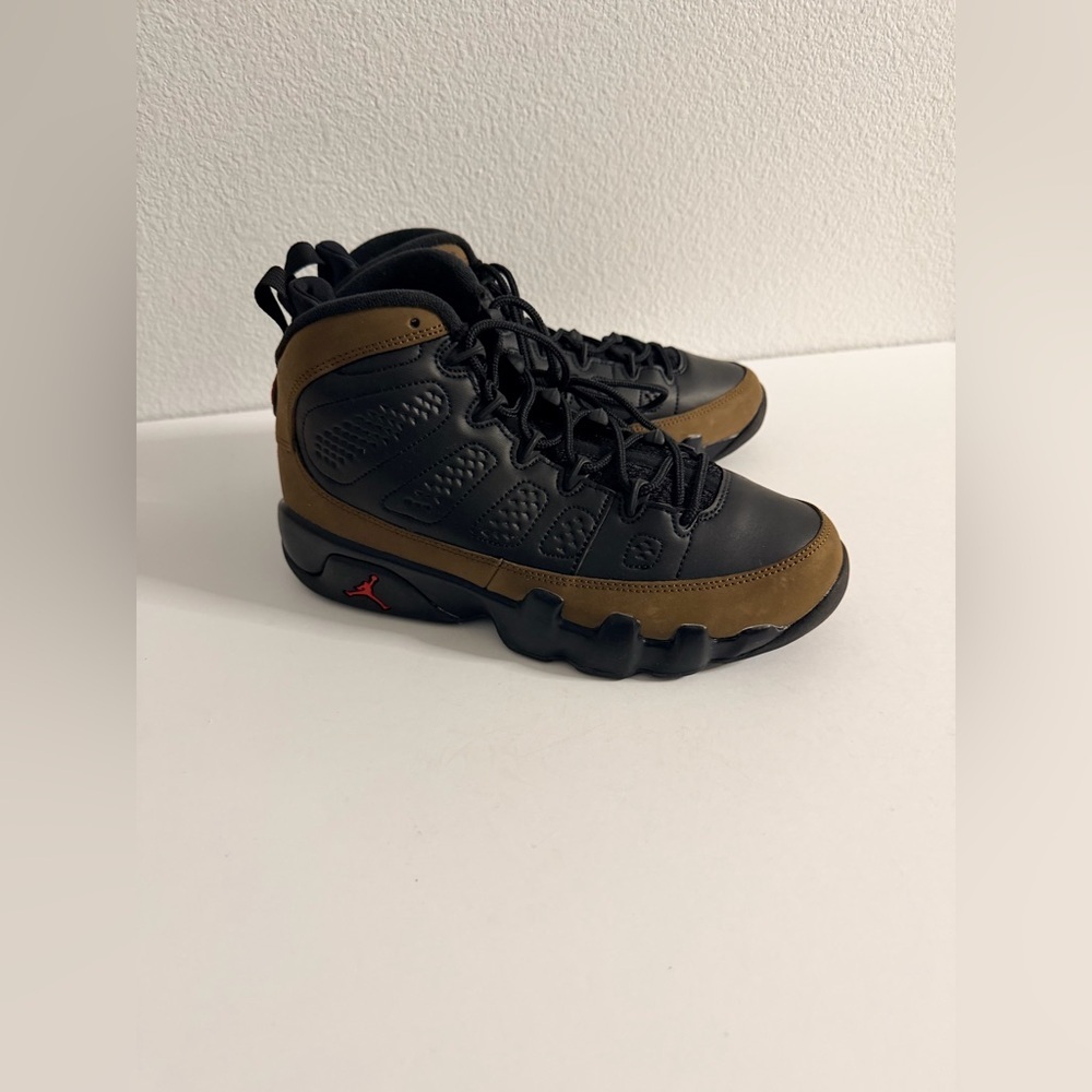 Big Kid's Jordan 9 Retro Black/True Red-Light Olive (HV4574 030) Sz 5 Y Youth